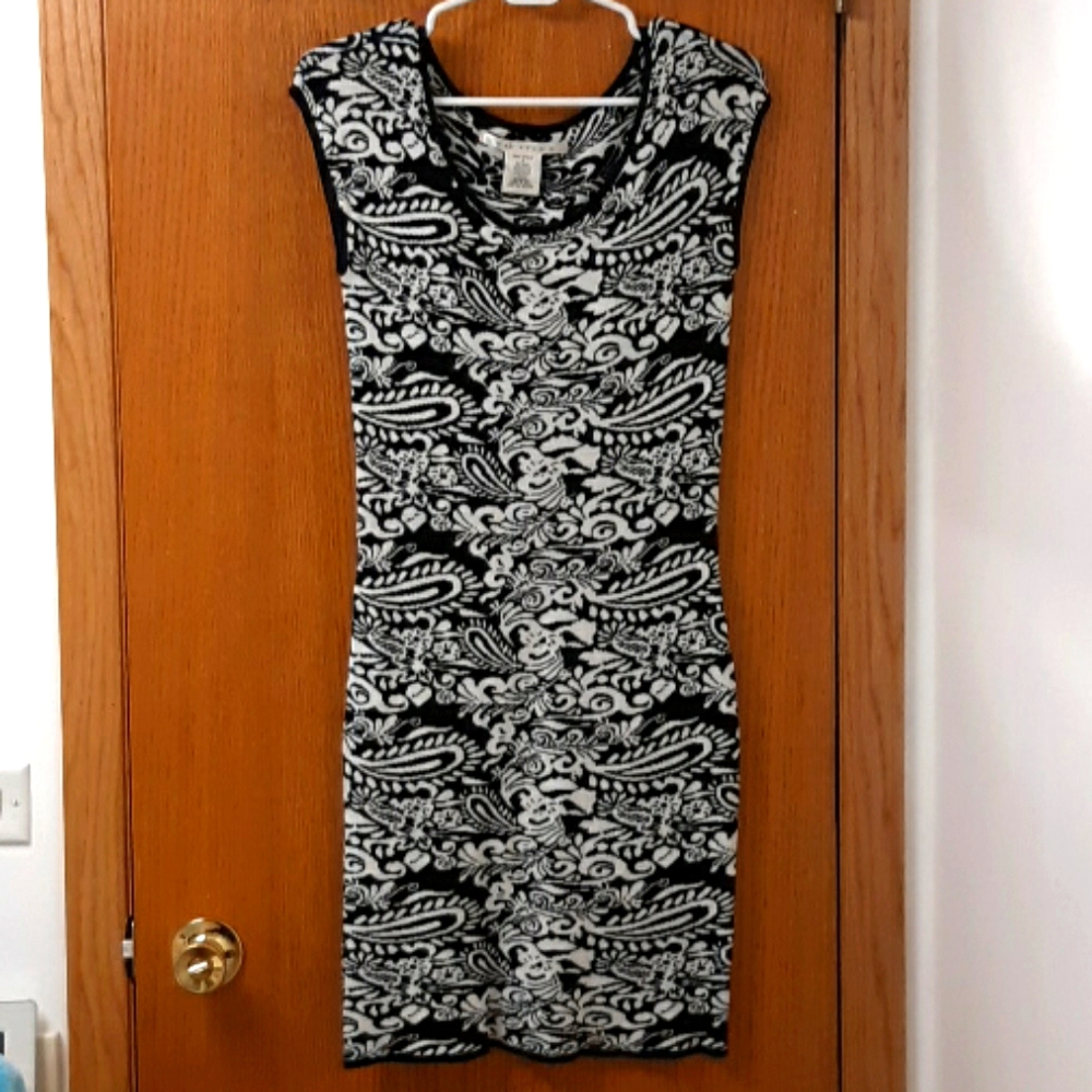 Max Studio black and white fitted dress